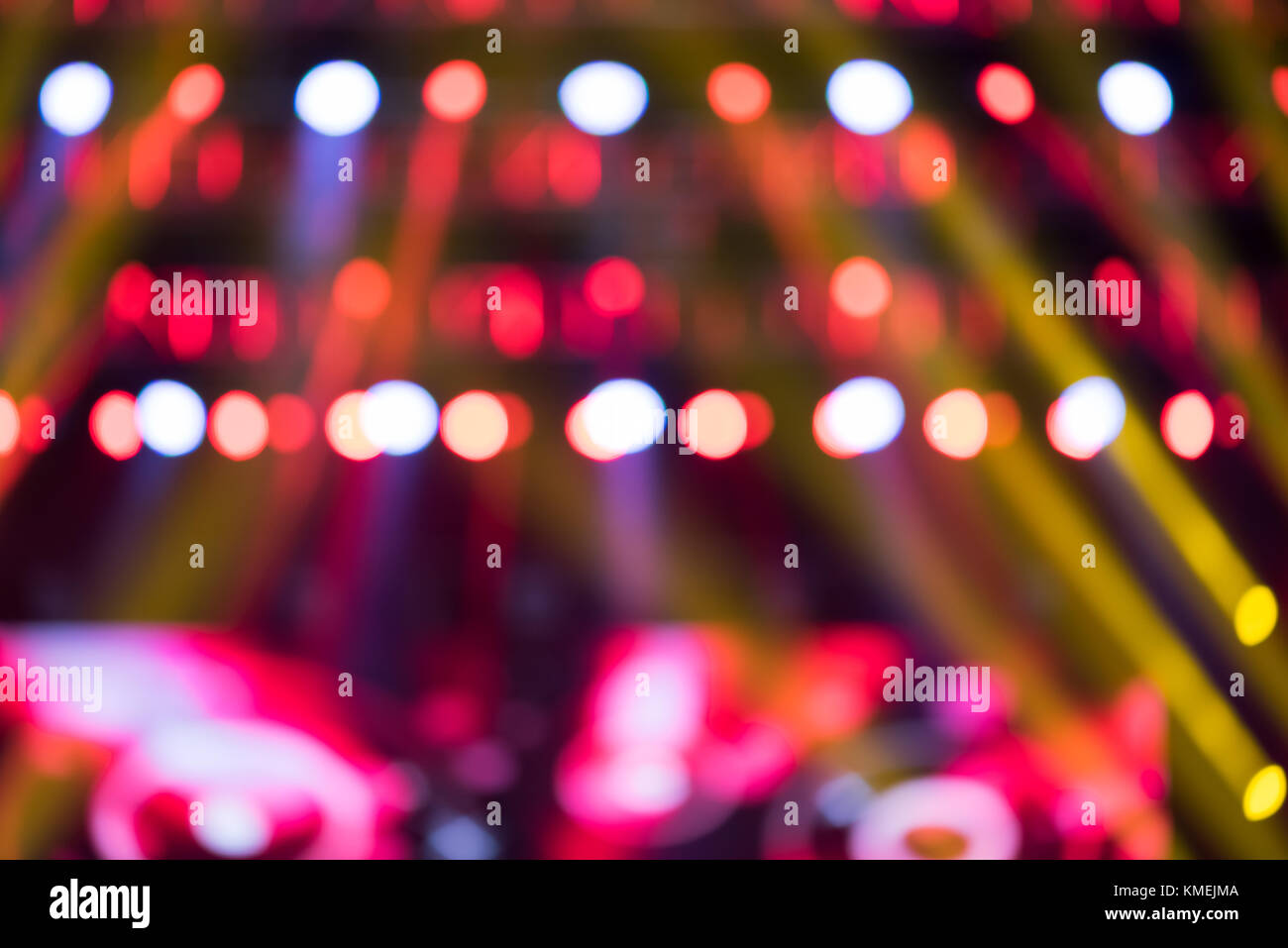 Show en vivo de música luces multicolor fondo borroso Fotografía de stock -  Alamy