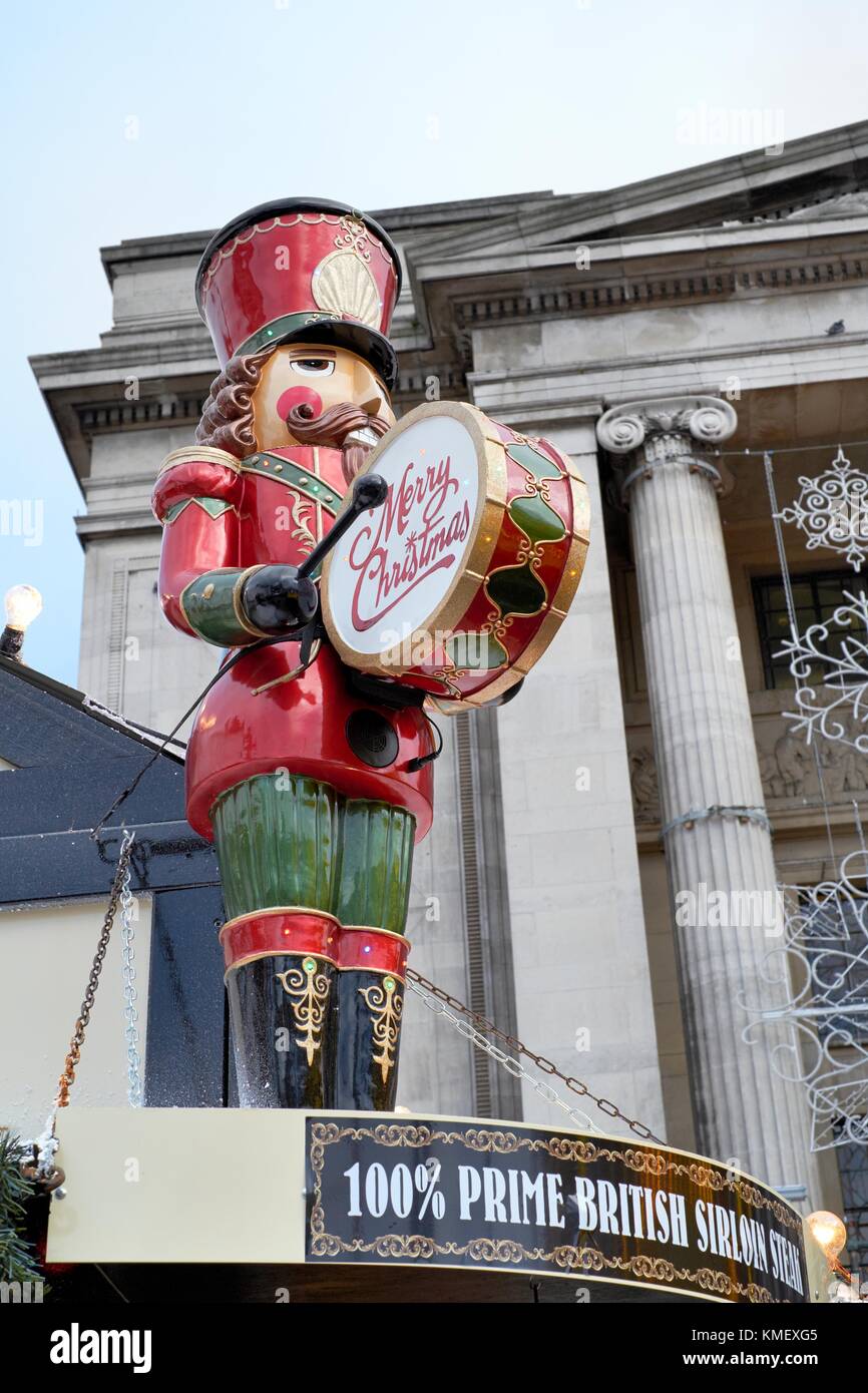 Navidad Toy Soldier figurine con Merry Christmas drum Nottingham, Inglaterra Foto de stock