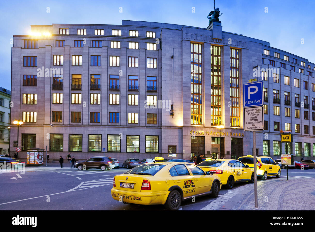 Čnb - Česká národní banka, Namesti republiky, Stare Mesto, Praha, ceska republika / cnb - Banco nacional checo prikopy, Praga, República Checa Foto de stock