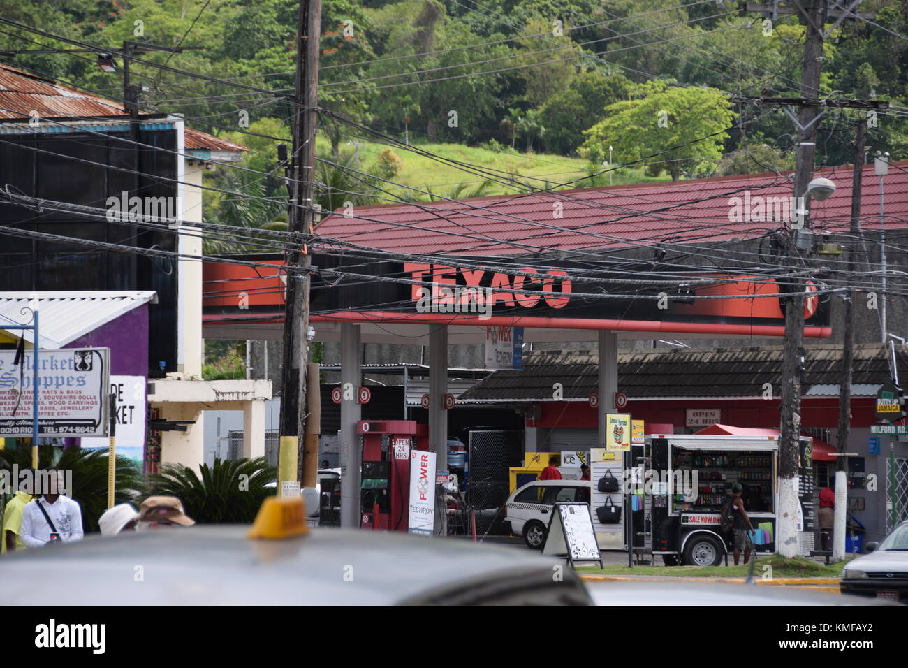 Texaco benzin gas station street view en Ocho Rios, Jamaica, el Caribe