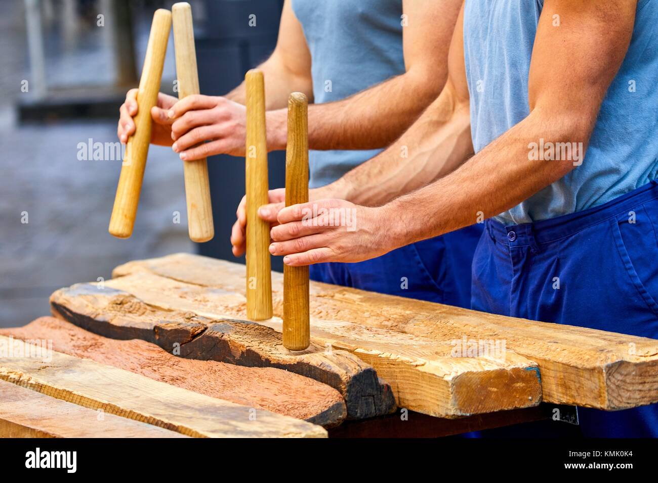 Txalaparta (instrumento de percusión de madera típico Vasco), Feria de  Santo Tomás, la fiesta de Santo Tomás tiene lugar el 21 de diciembre.  Durante este día Fotografía de stock - Alamy