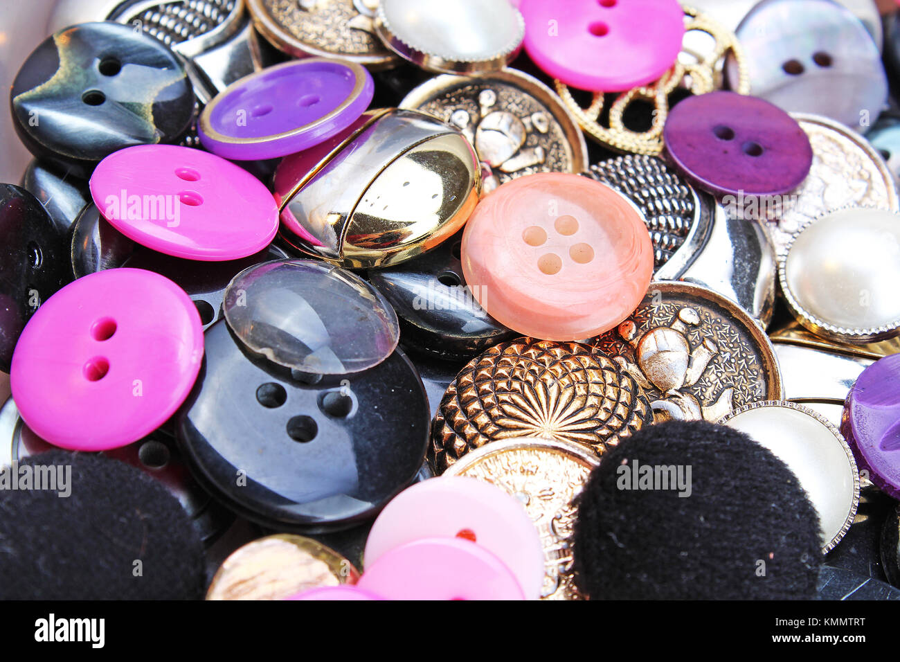 Botones de color de fondo del botón de ropa brillante textura. color