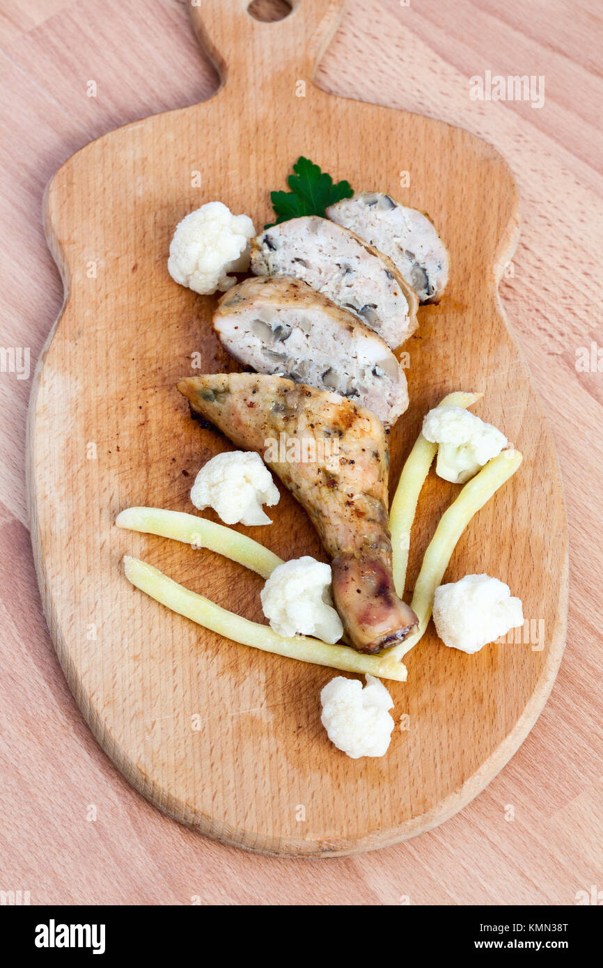 Cuartos de pollo asado a la parrilla Foto & Imagen De Stock ... Cuartos de pollo asado a la parrilla Foto & Imagen De Stock ...