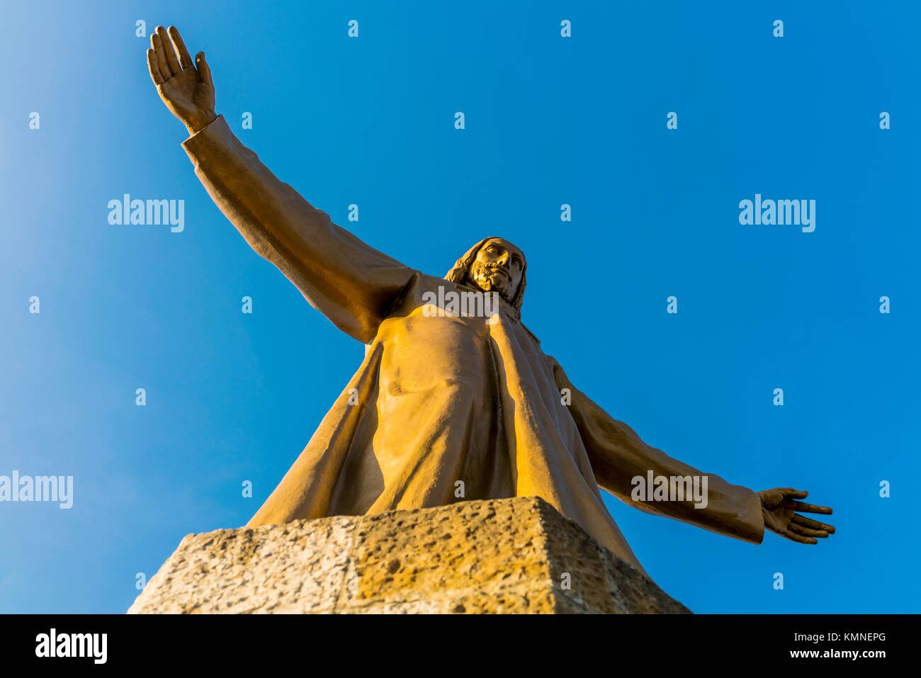 Estatua de Jesucristo con la mano extendida, Tibidabo, Barcelona, Cataluña, España Foto de stock
