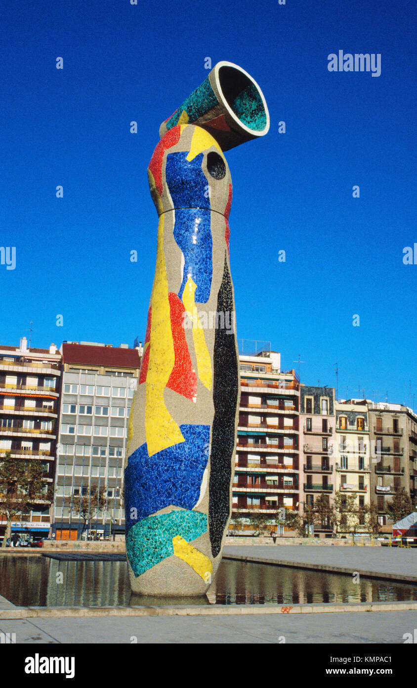 Dona i Ocell' ('Mujer y Pájaro"). Escultura de Joan Miró. Parc Joan Miró.  Barcelona. España Fotografía de stock - Alamy