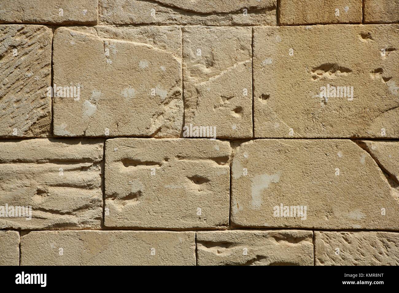 Rectángulo grande piedras en un muro de mampostería, piedra falsa  Fotografía de stock - Alamy