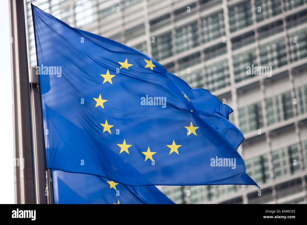 Bandera de la Unión Europea La Comisión Europea en Bruselas Foto de stock