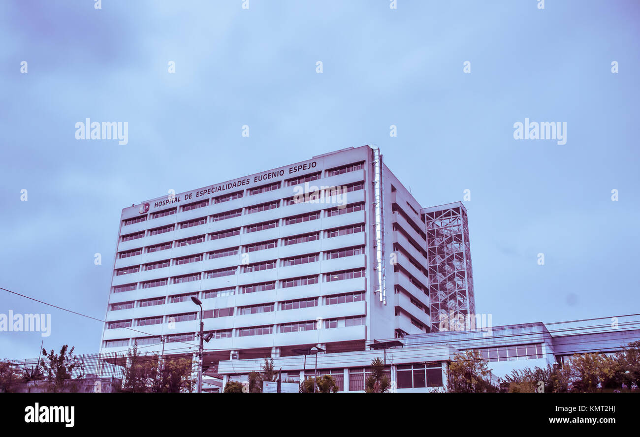 QUITO, ECUADOR, Noviembre 28, 2017 Vista exterior de un enorme edificio del hospital Eugenio