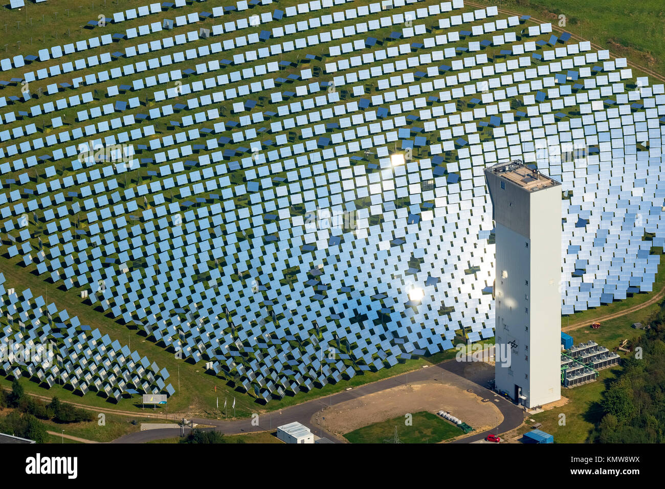 Planta de energía térmica solar experimental Jülich, horno solar, espejos, espejos solares, Jülich, Jülich-Zülpicher Börde, Renania, Renania del Norte-Westfalia. Foto de stock