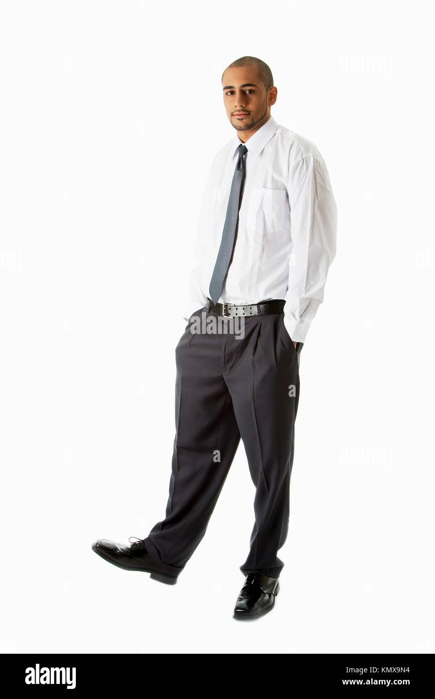 pantalon gris camisa blanca hombre