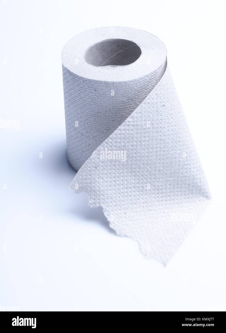 Papel higiénico gris hecha de residuos de papel Fotografía de stock - Alamy