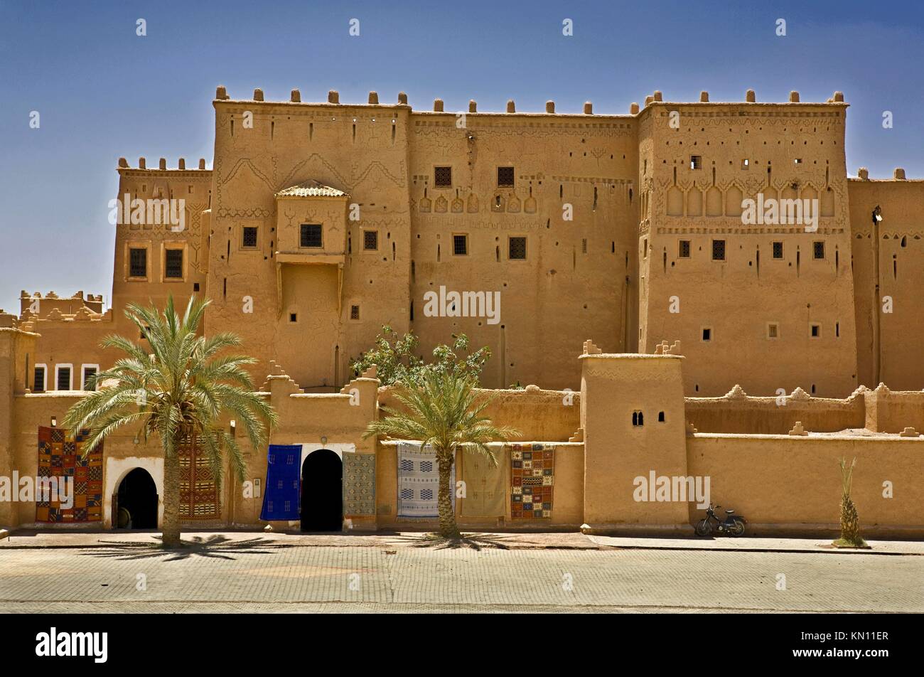 Entrada principal de la casbah en Ouarzazate Foto de stock