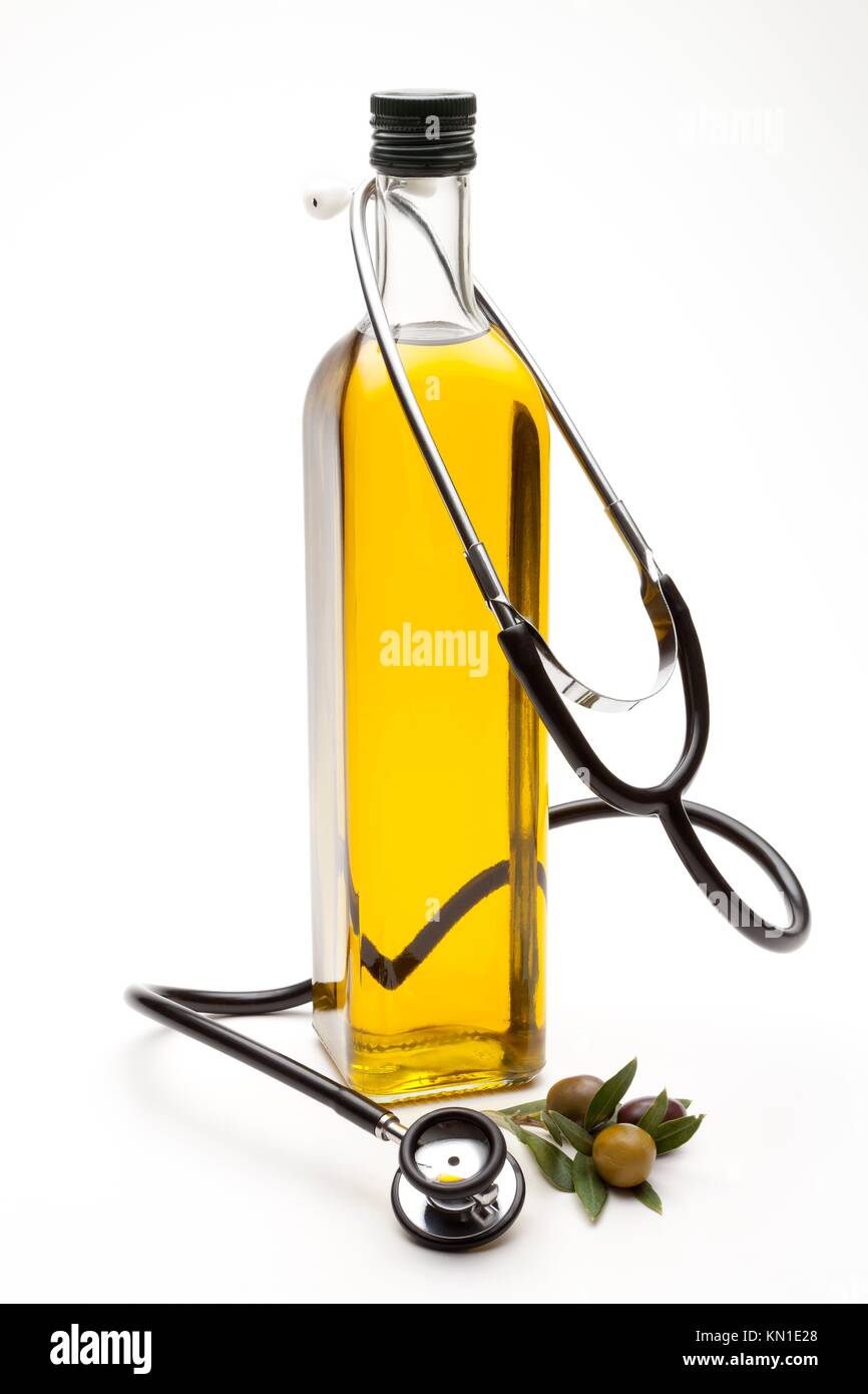 Aceite de oliva virgen con estetoscopio Fotografía de stock - Alamy