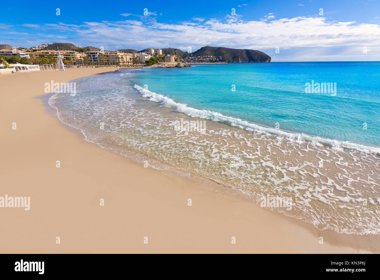La Playa La playa de l'Ampolla de Moraira en Teulada Alicante en España mediterránea. Foto de stock