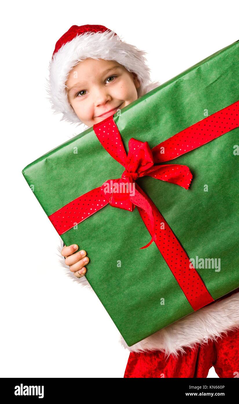 Adorable muchacho de 5 años vistiendo trajes de Santa Claus, un gran regalo de Navidad, fondo blanco. Foto de stock