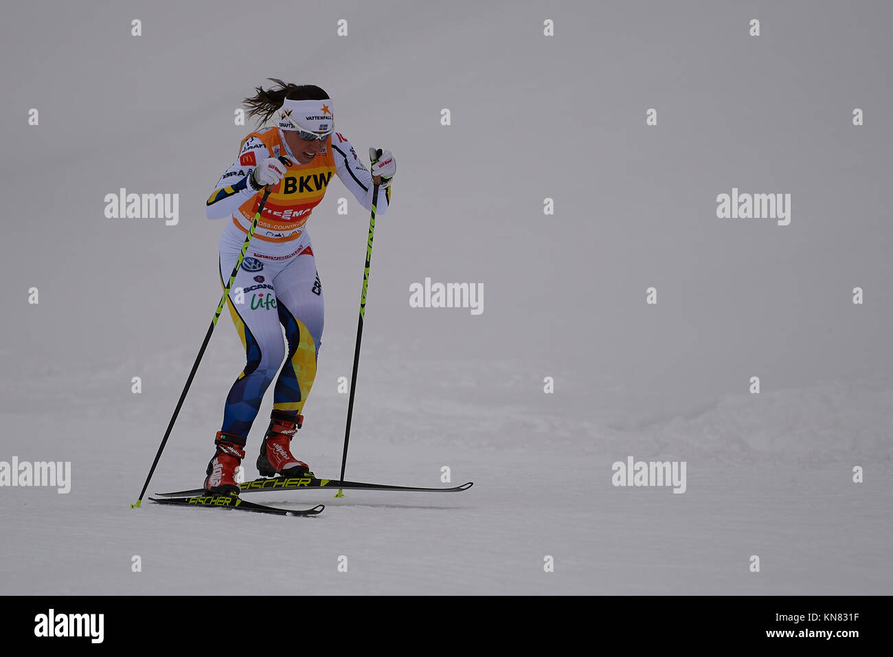 Davos, Suiza, el 10 de diciembre de 2017. Charlotte KALLA (SWE) durante las damas' 10 km F competición en el FIS Worldcup Cross Country en Davos. Foto: Cronos/Rolf Simeón Foto de stock