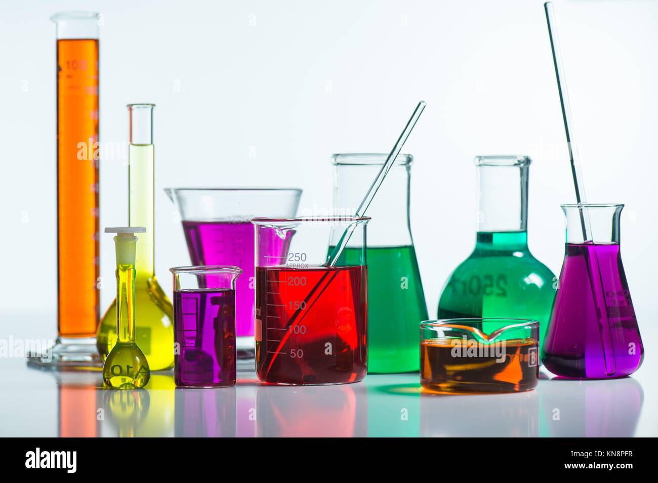 La química, la Ciencia, laboratorio, tubo de ensayo, equipos de laboratorio. Foto de stock
