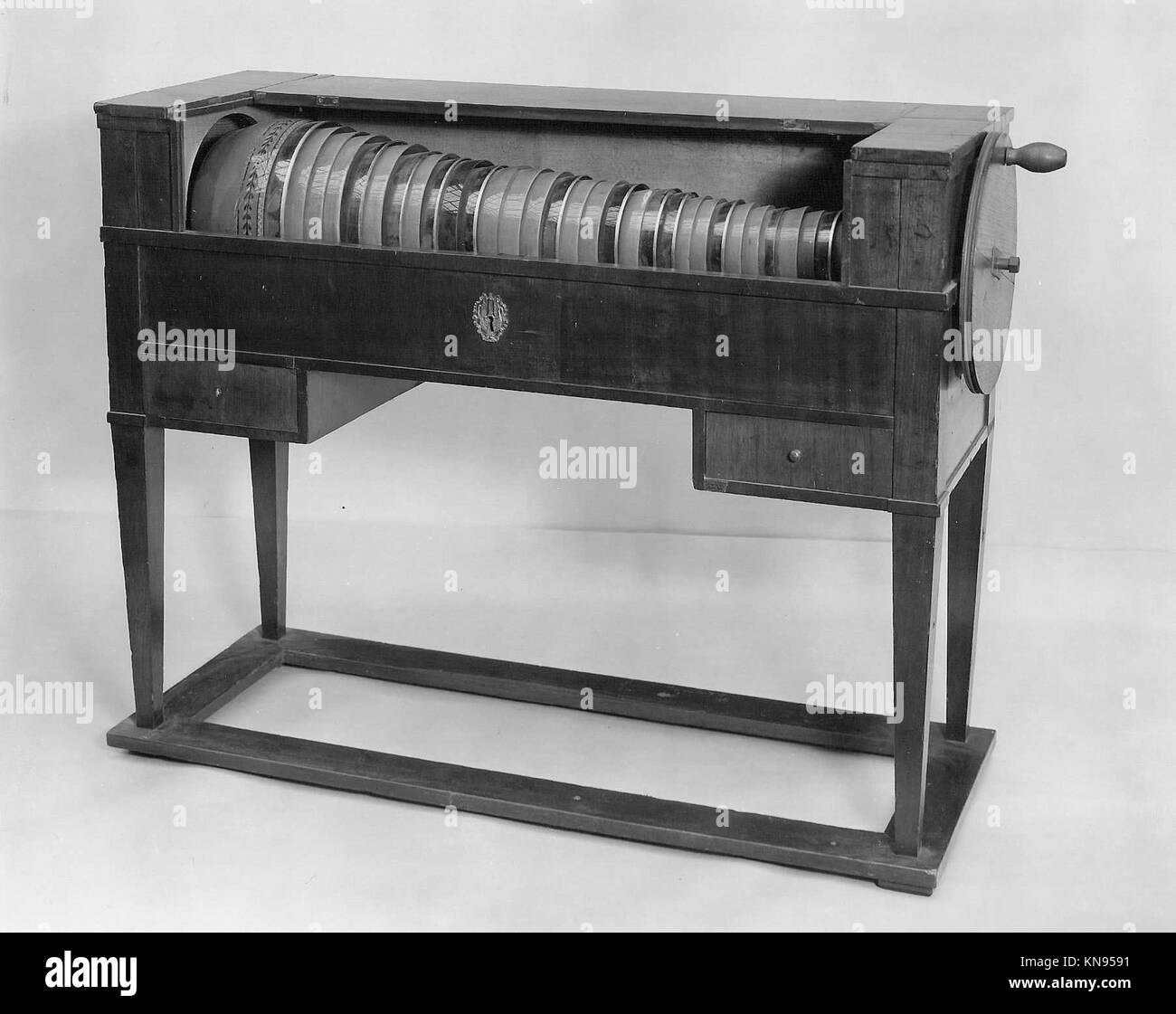 Armónica de vidrio fotografías e imágenes de alta resolución - Alamy