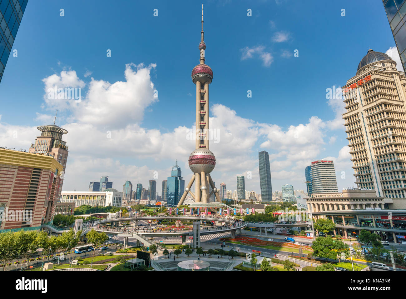 La Oriental Pearl Tower en Shanghai Foto de stock