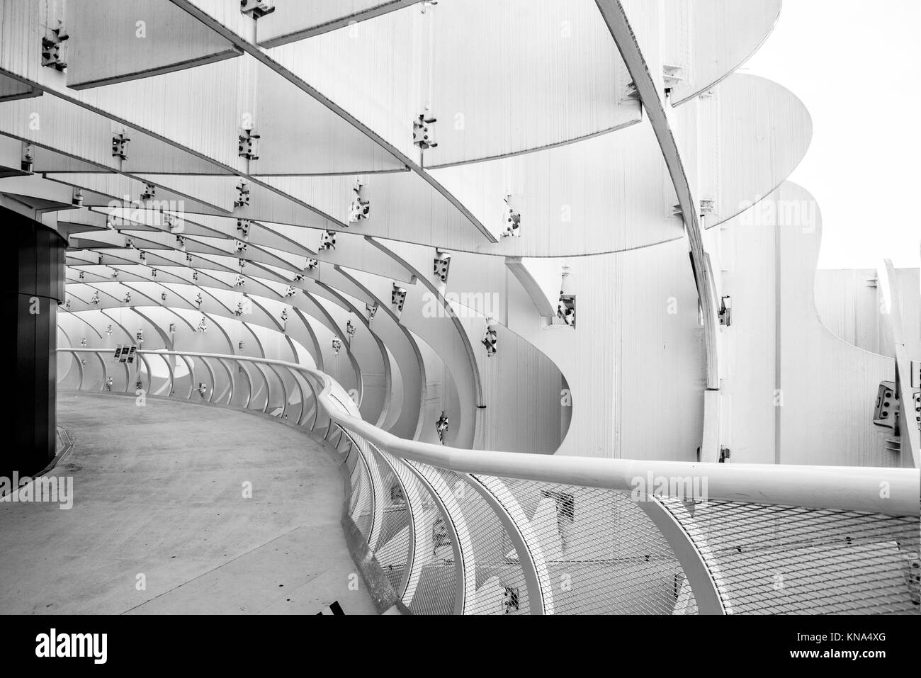 Espacio Metropol Parasol estructuras interiores, Sevilla, España. blanco y negro. Foto de stock