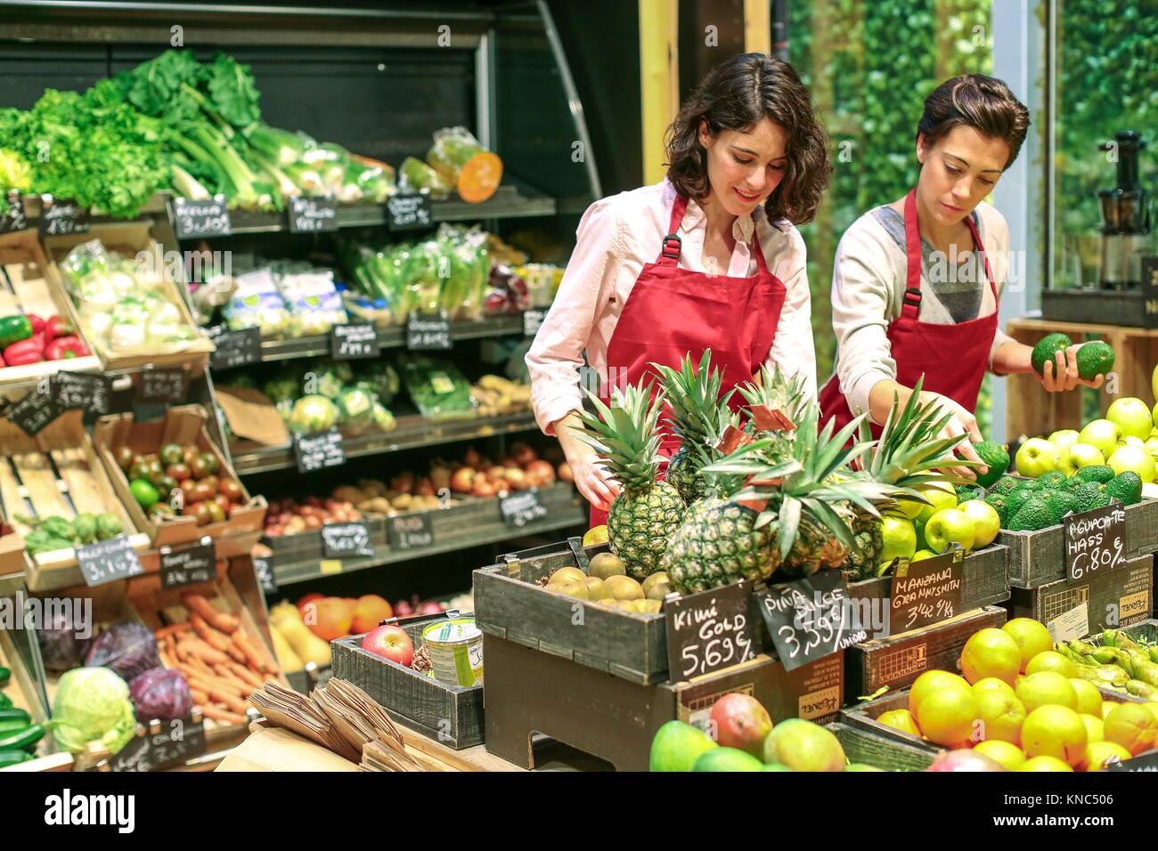 La tienda de comida de salud verde, supermercado, tienda de comestibles orgánicos, Donostia, San Sebastián, Gipuzkoa, País Vasco, España, Europa Foto de stock