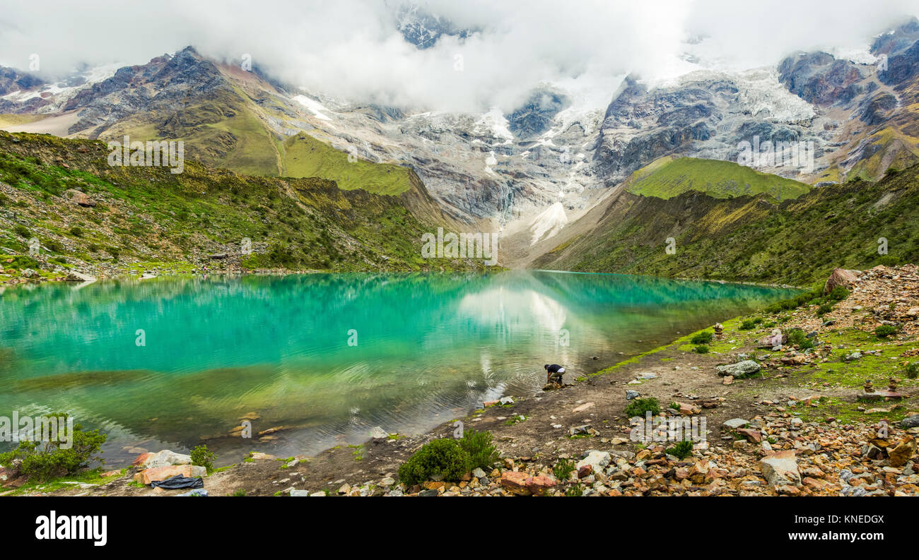 Lago Humantay en Perú sobre la montaña Salcantay, en los Andes a 5473m de altitud Foto de stock