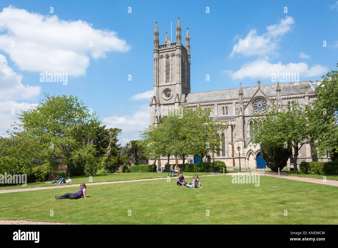 La Iglesia de Santa María, iglesia cerca, Andover, Hampshire, Inglaterra, Reino Unido Foto de stock