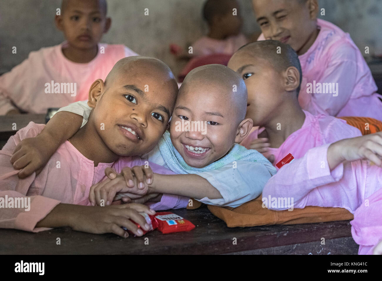 Escuela de monje, Sagaing, Mandalay, Myanmar, Asia Foto de stock