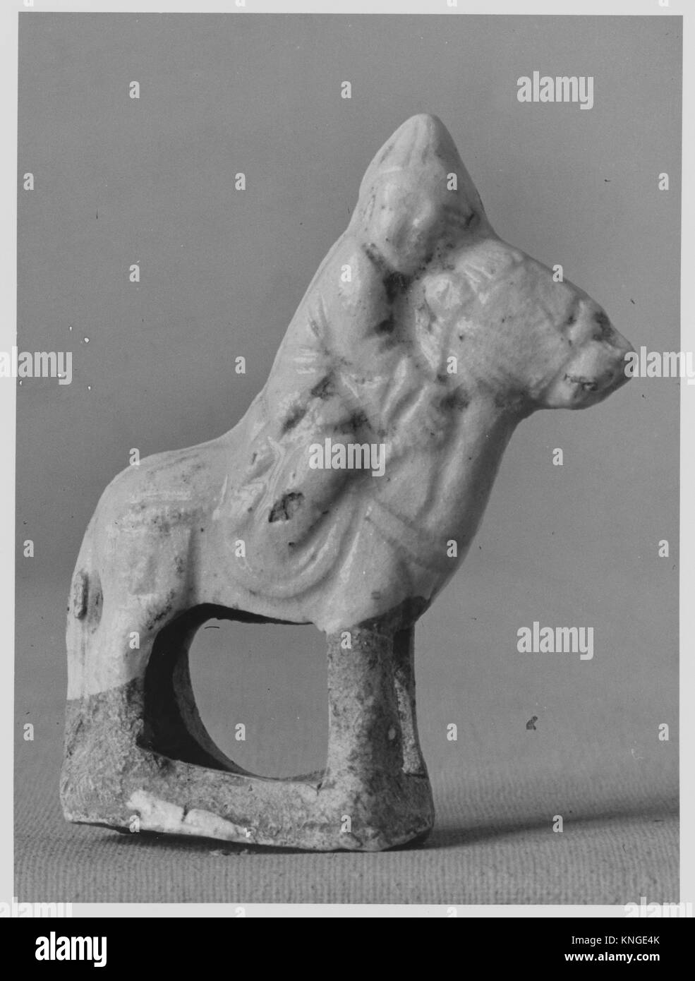 La figura de una hípica. Período: la dinastía Song (960-1279); Cultura: China; mediana: Blanco porcelaneous arcilla y un barniz transparente (Ding ware); Foto de stock