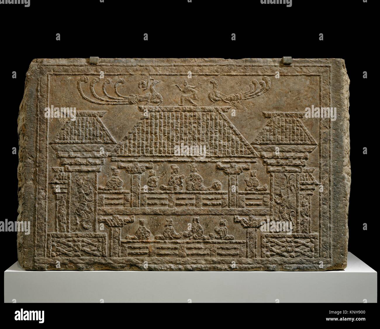 Tumba de instrumentos con alivio de cifras en un pabellón. Período dinastía Han oriental (25