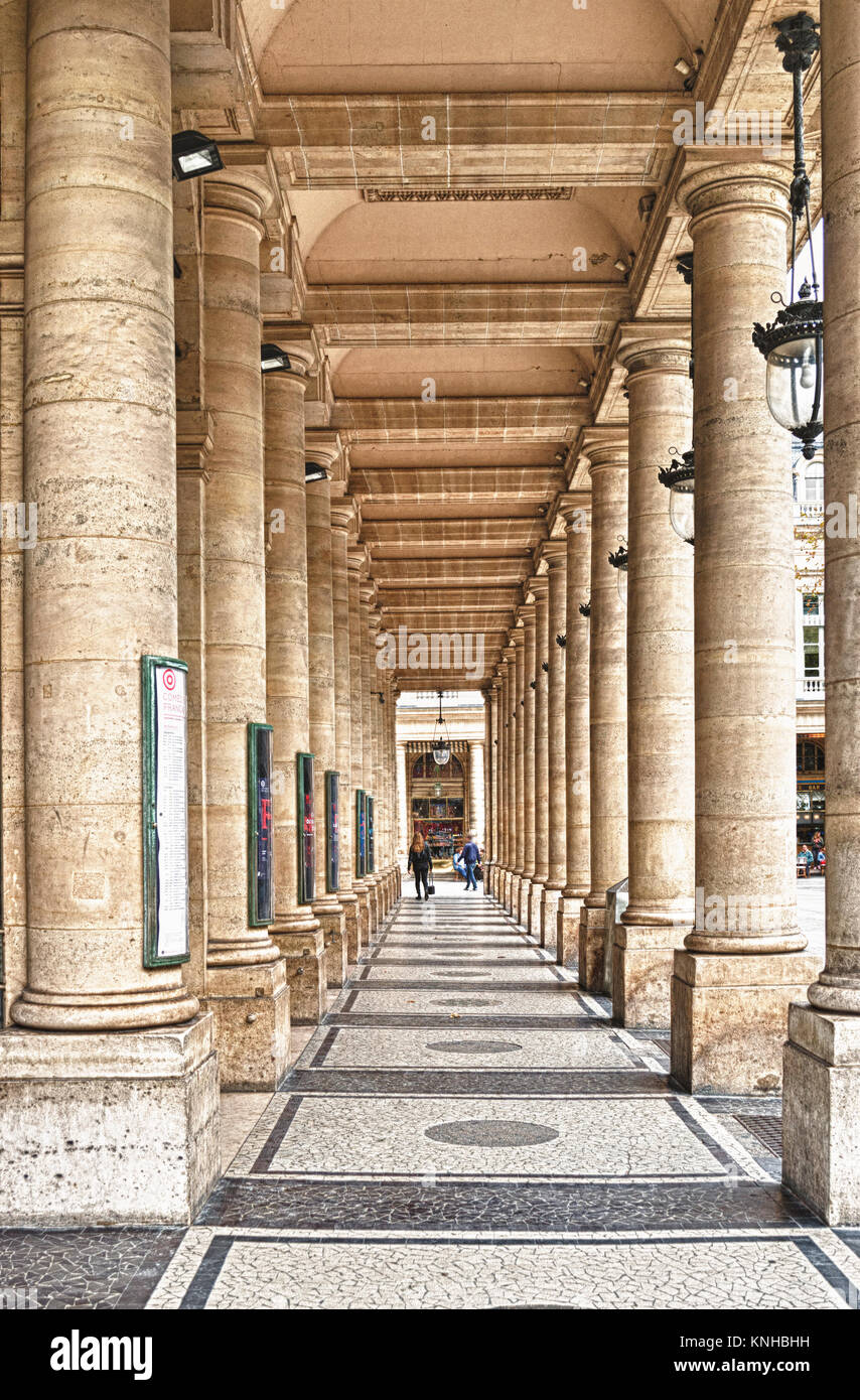 Columnas arquitectónicas del Palais Royal, París, Francia. Foto de stock