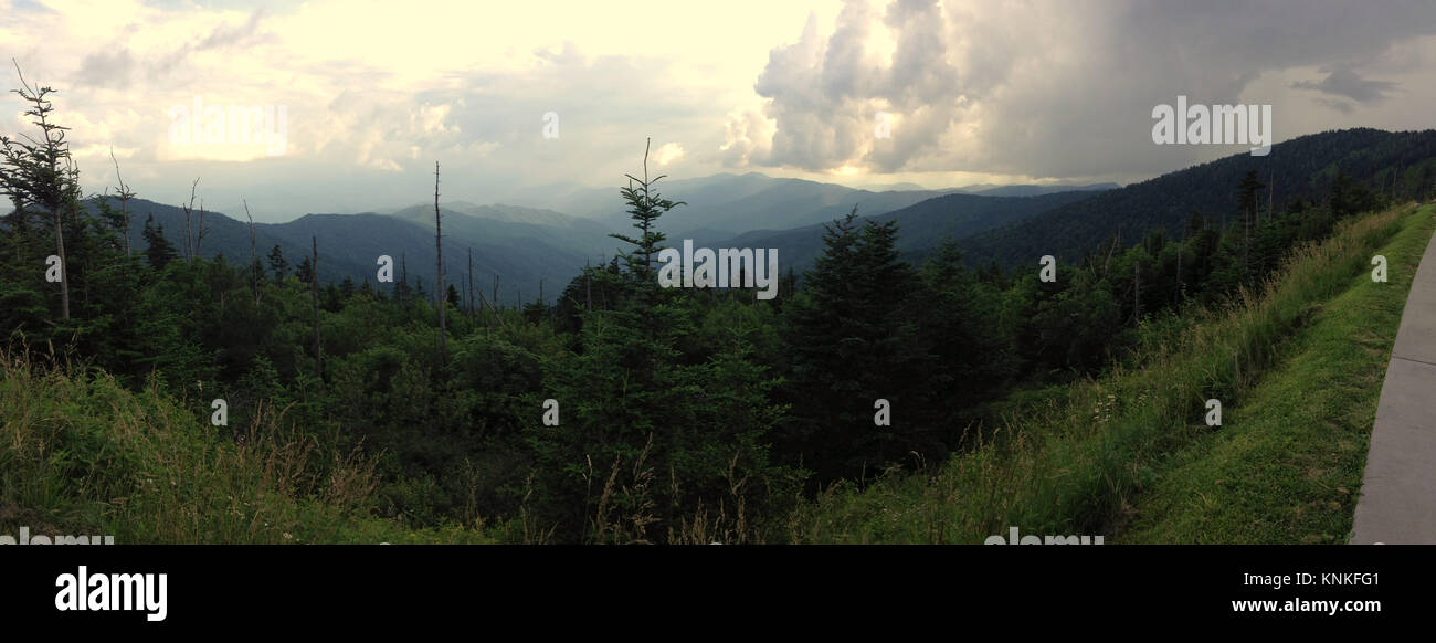 Vista panorámica de las Montañas Humeantes en Clingman's dome Foto de stock