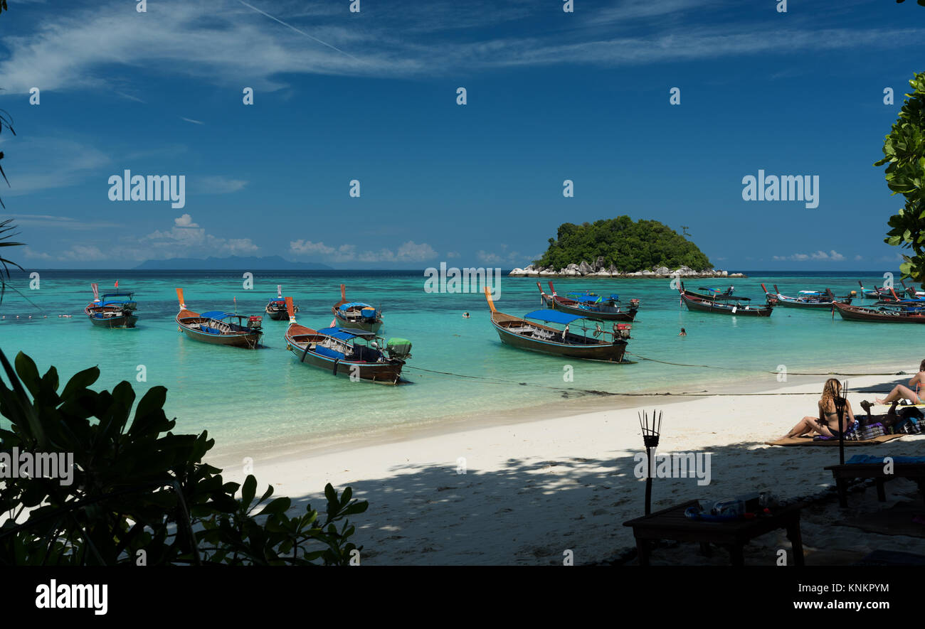 Koh LIPE Tailandia. Vista aérea de un paraíso con perfecta océano turquesa cristalina agua. pura playa de arena blanca en la isla de Ko Lipe, al sur de Tailandia. Foto de stock
