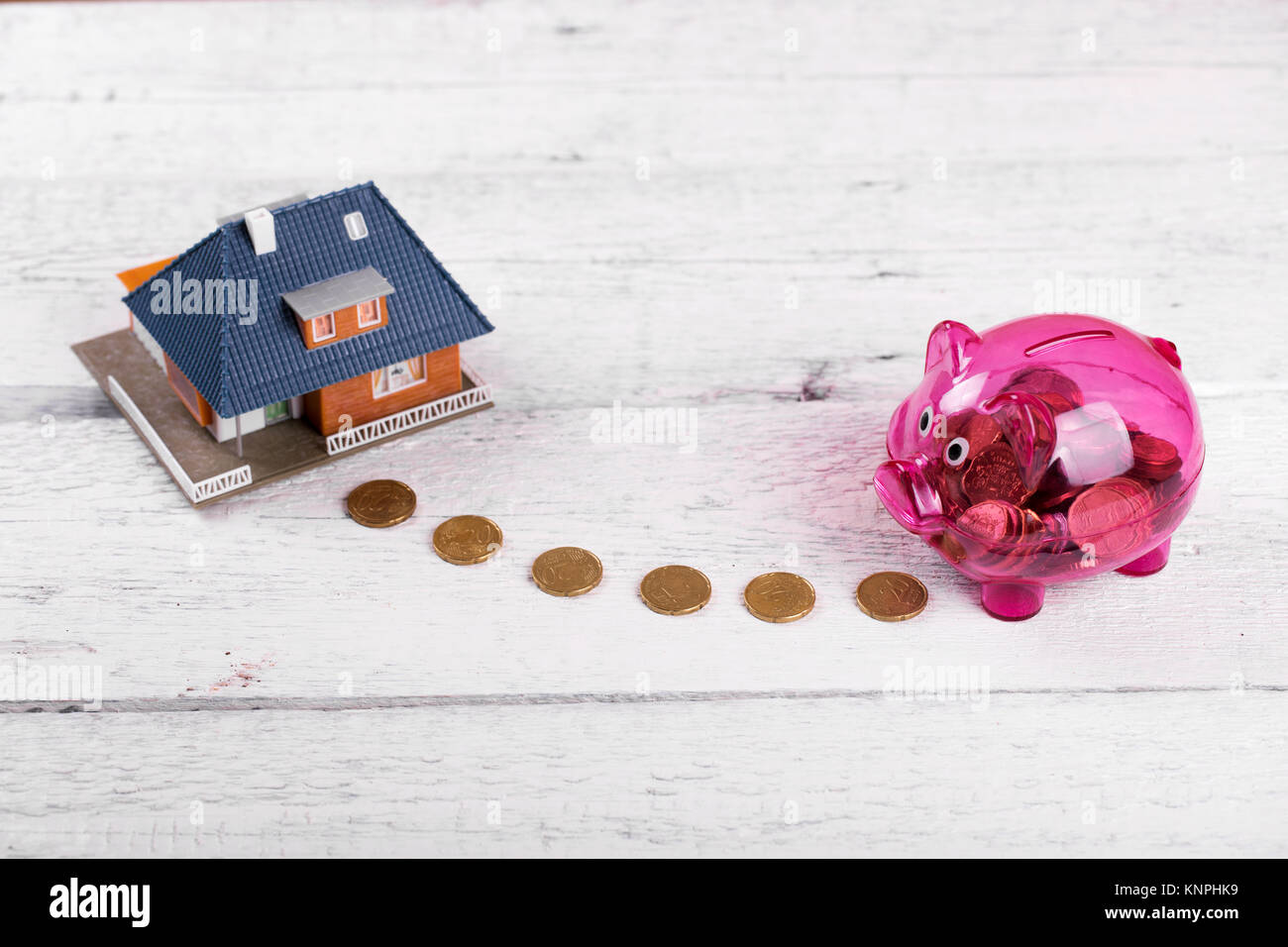 Comprar una casa, la casa de ahorro o inversión inmobiliaria concepto Foto de stock