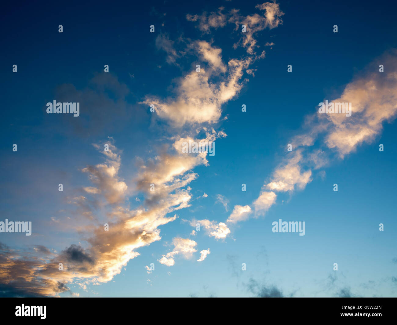 Nubes Extrañas en el cielo - viento Foto de stock