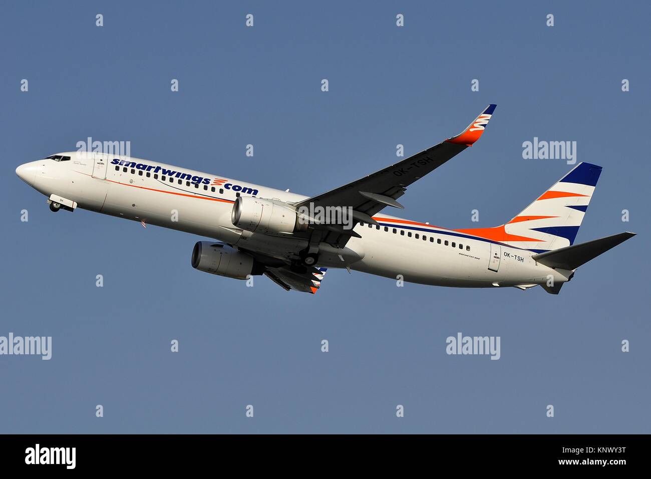SMARTWINGS BOEING 737-800(W) OK-TSH Foto de stock