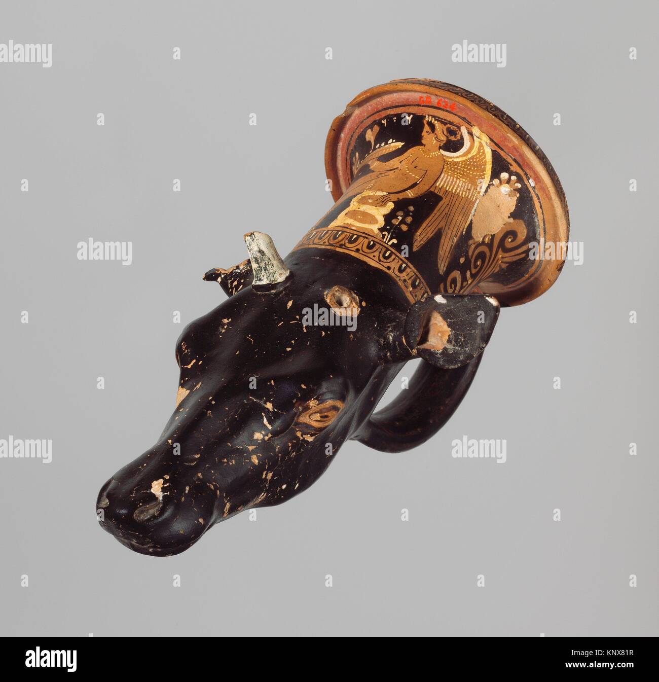 Rhyton (jarrón de terracota para degustaciones o beber). Atribuido al Taller Patera-Ganymede; Período: Clásico Tardío; Fecha: ca. 350-300 B.C; Foto de stock