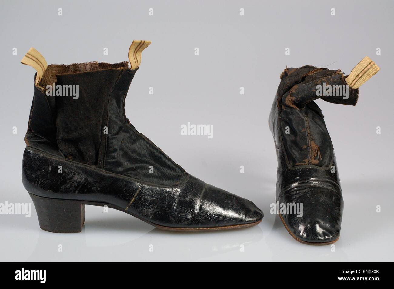 Botas de boda. Fecha: 1871; Cultura: Belga; Medio: Cuero, seda, elástico  Fotografía de stock - Alamy