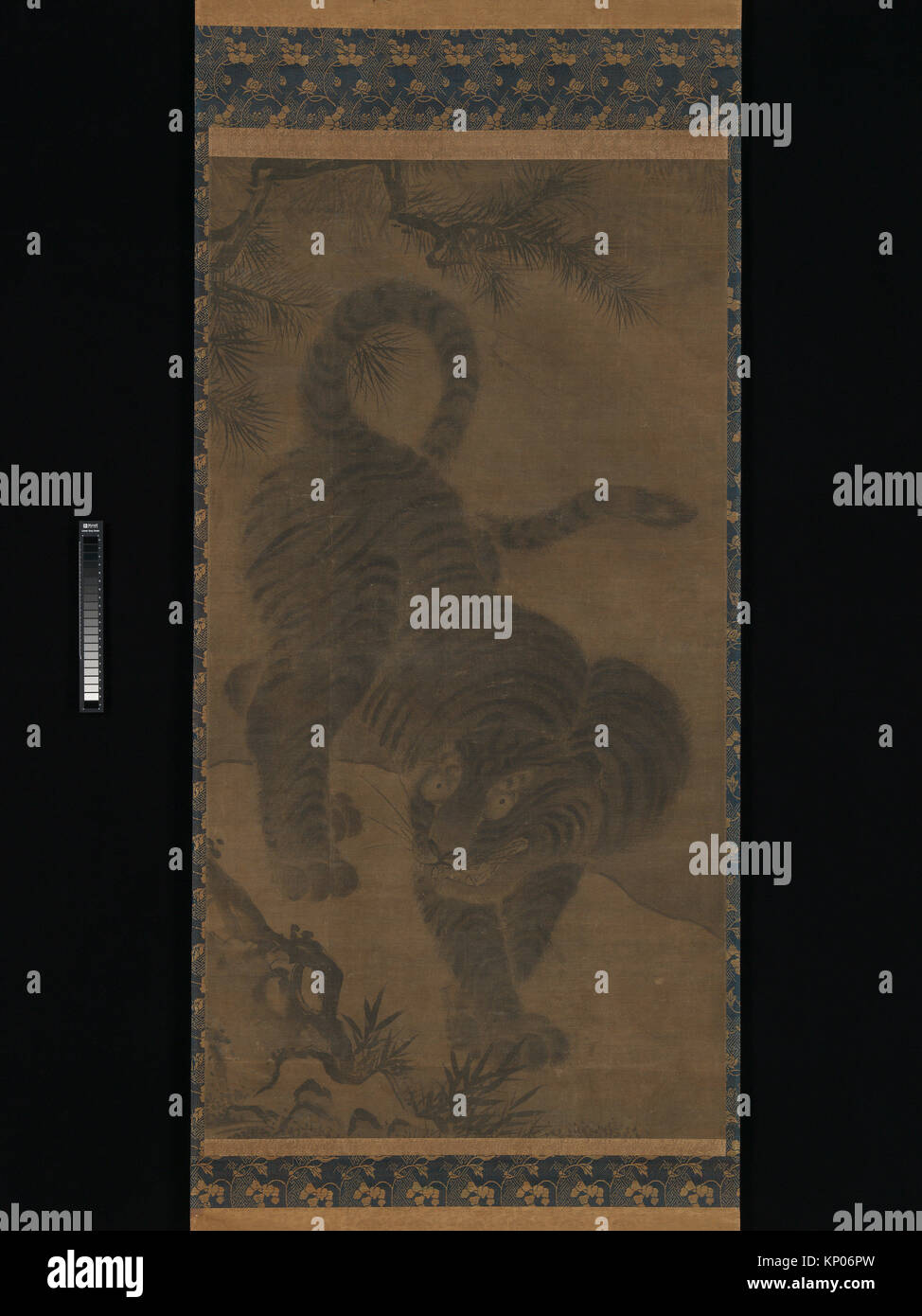Tigre. Artista: en el estilo de Muqi (chino, ca. 1210-después de 1269); Período: la dinastía Joseon (1392-1910); Cultura: China o Corea (?); mediana: colgantes Foto de stock
