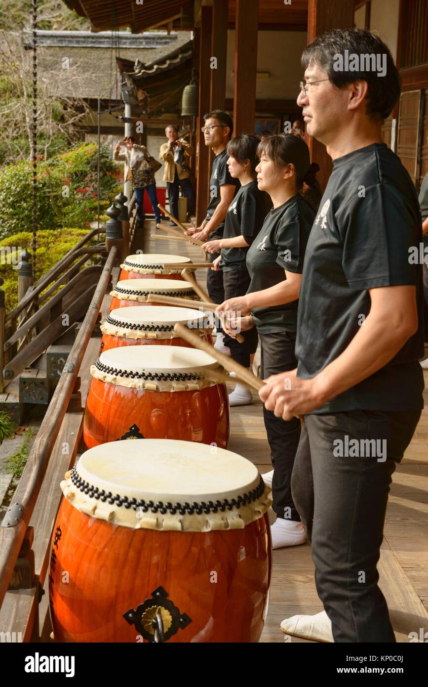 Taiko drummer japan fotografías e imágenes de alta resolución - Alamy