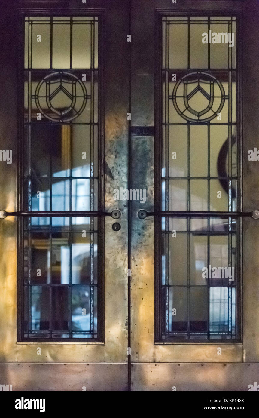 Puerta Metálica  Puertas de metal, Diseños de puertas metalicas, Diseño de  puerta de hierro