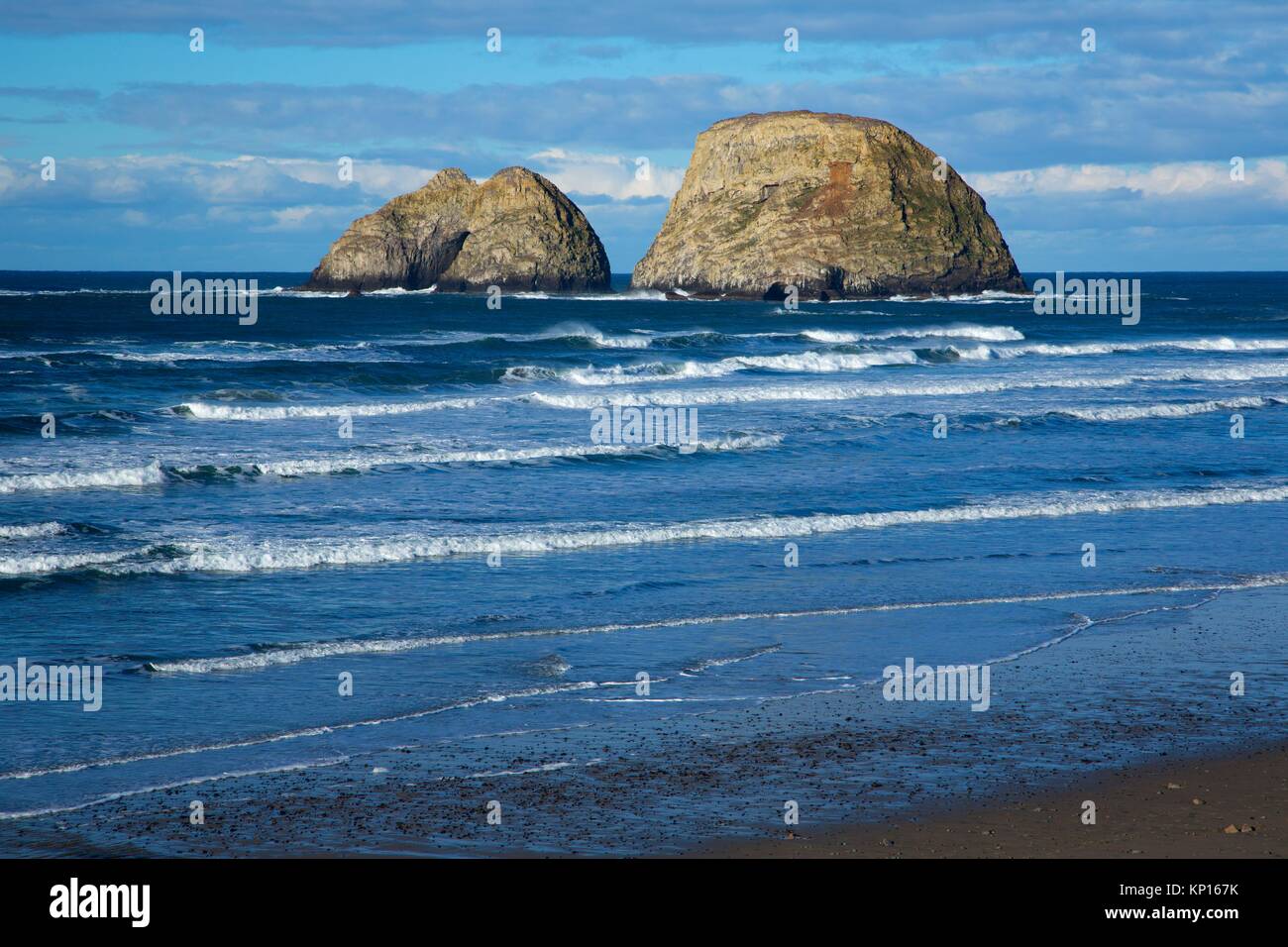 Tres rocas del arco, Estado Symons Punto Panorámico, Oregon. Foto de stock