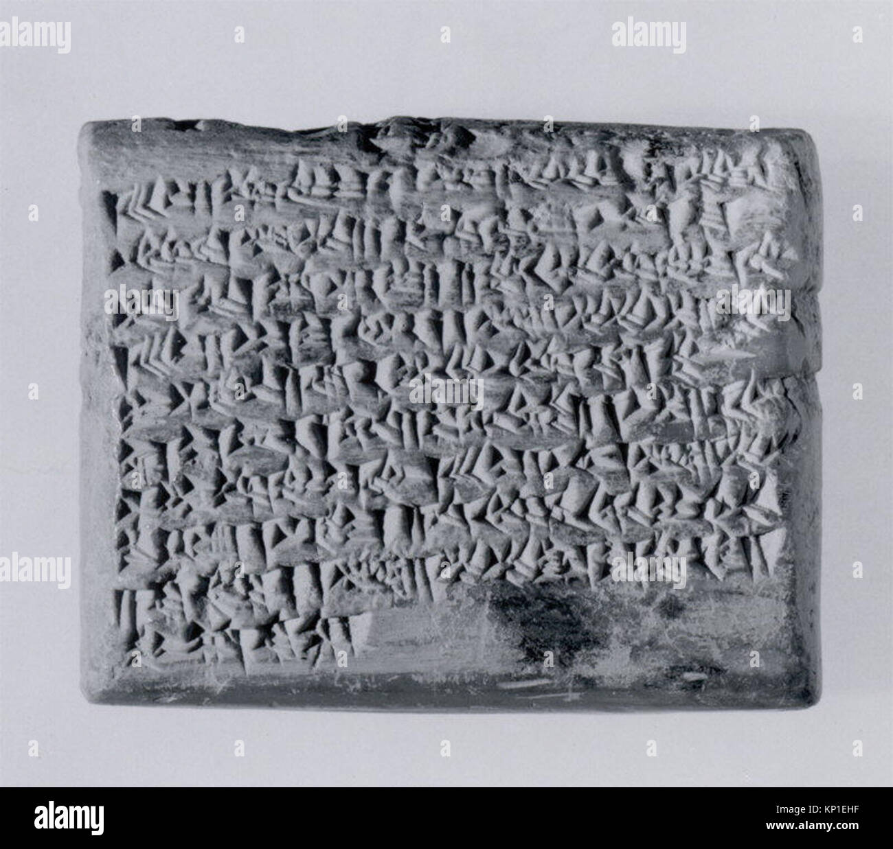Tableta cuneiforme impresionado con dos juntas de sello- pagaré por fechas se reunió conmigo1983 135 3 326715 Foto de stock