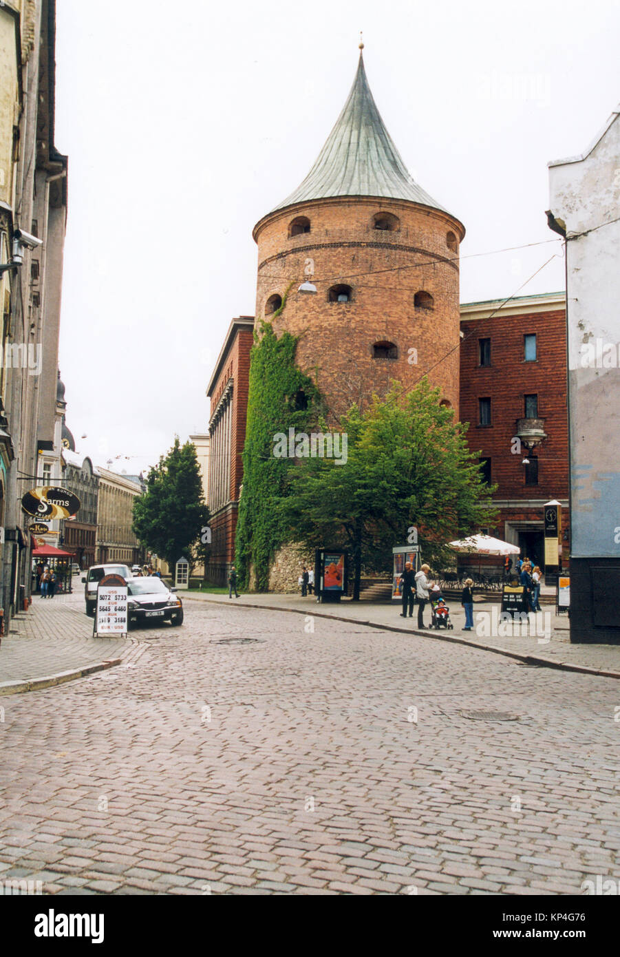 POWER TOWER de Riga es la única construcción de las antiguas murallas de la ciudad que sigue siendo 2010 Foto de stock