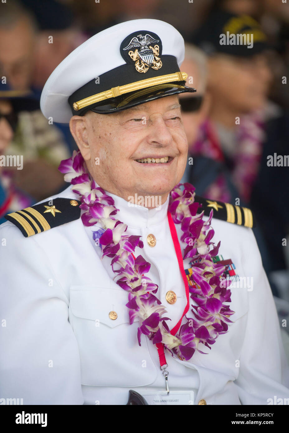 La Segunda Guerra Mundial Pearl Harbor el veterano Lou Conter asiste al 76º aniversario del ataque a Pearl Harbor y Oahu ceremonia en la base conjunta Harbor-Hickam Pearl El 7 de diciembre de 2017 en Pearl Harbor, Hawai. (Foto por Nardel Gervasio via Planetpix) Foto de stock