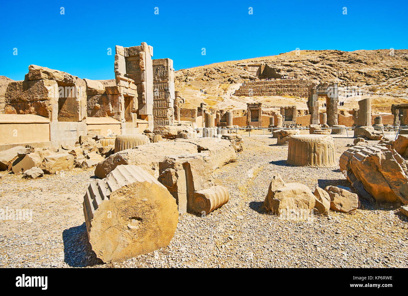 Persépolis es famoso complejo de conservas de antiguos palacios y tumbas, Irán. Foto de stock