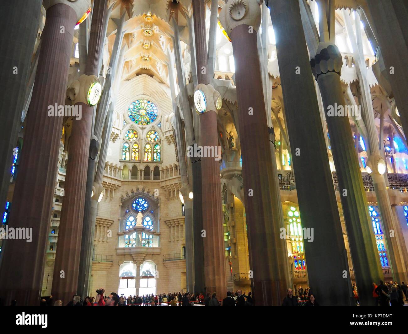 Europa, España, Barcelona, Sagrada Familia, Interior, Interiores, Gaudi, UNESCO, sitios del Patrimonio Mundial de la UNESCO, Turismo, Viajes, vacaciones. Foto de stock