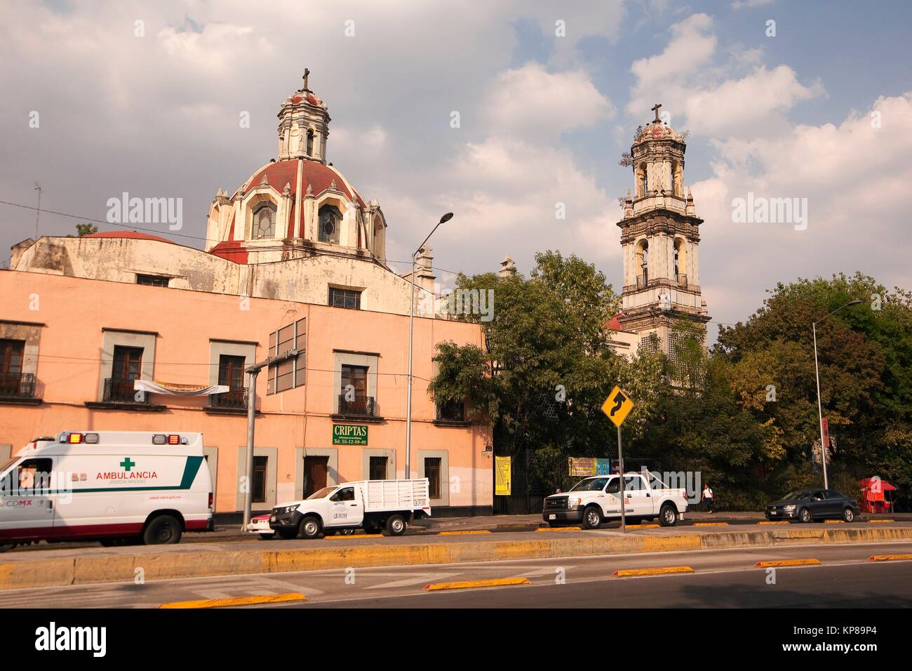 Vista de la Parroquia de la Santa Veracruz en la luz de la tarde en el  centro de la ciudad, Ciudad de México, México, América Central Fotografía  de stock - Alamy