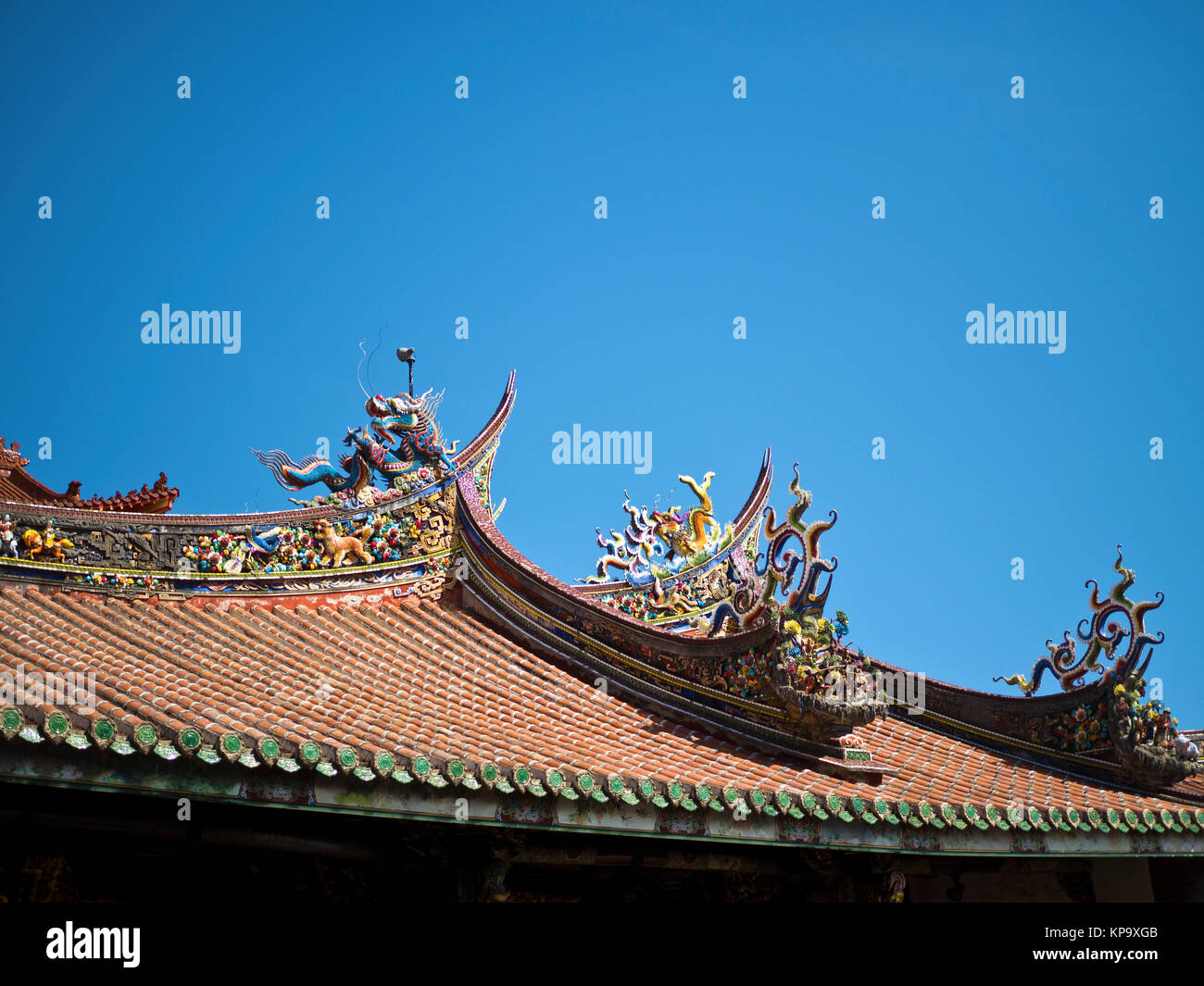 Hermoso templo chino techo en Taipei, Taiwán Foto de stock