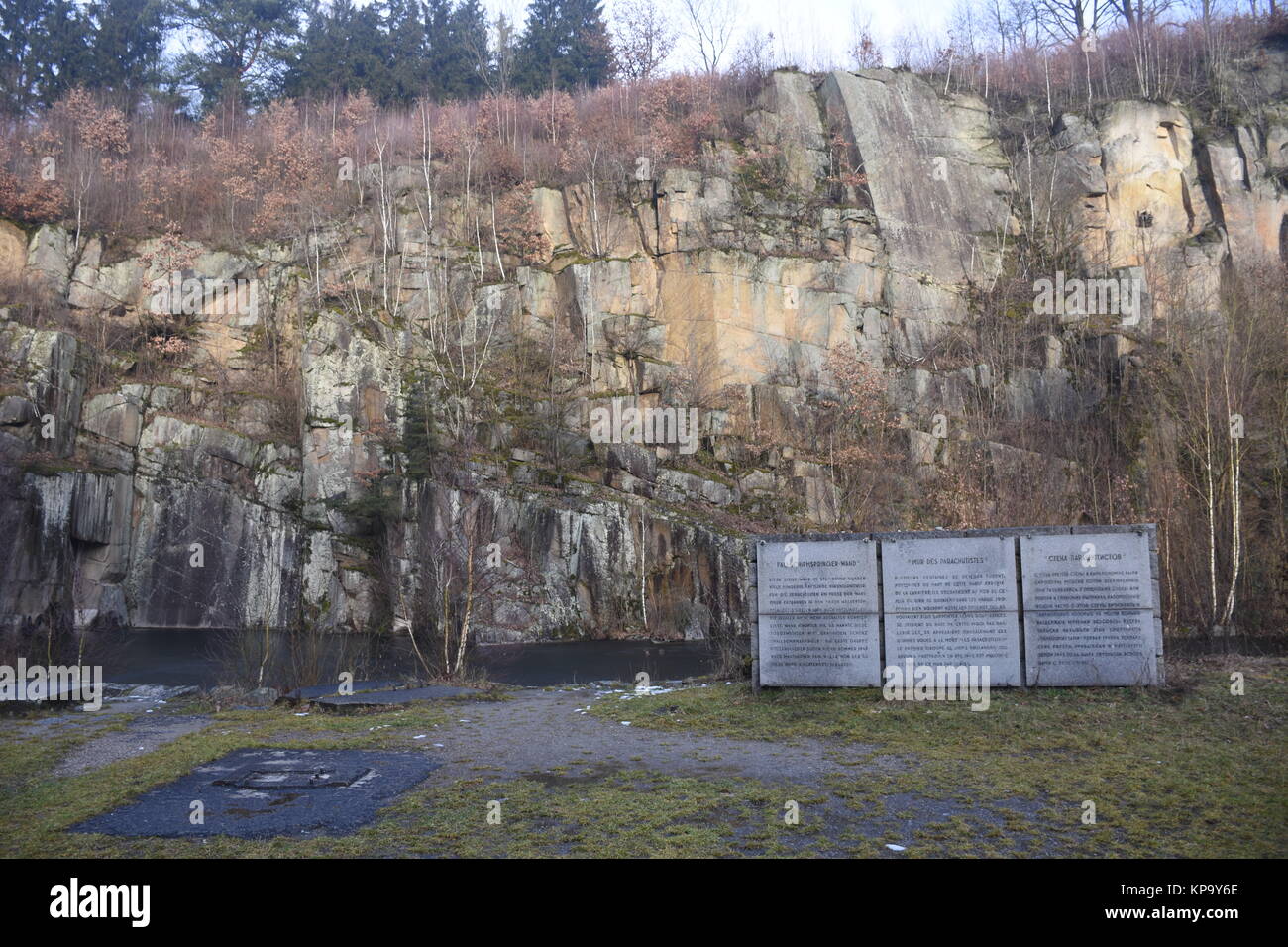 Kz Campo De Concentracion Mauthausen Cantera Paracaidas Pared